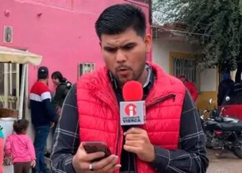 Reportero se entera de la muerte de su primo EN VIVO mientras cubría los hechos