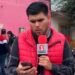Reportero se entera de la muerte de su primo EN VIVO mientras cubría los hechos