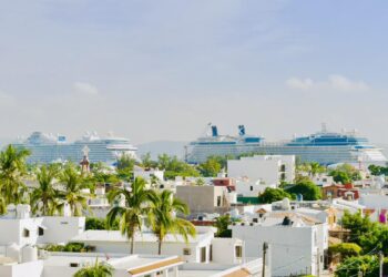 Arriban a Mazatlán dos cruceros más con más de 6 mil visitantes