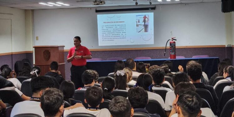 Estudiantes de la Prepa UAS Jaramillo, reciben capacitación sobre control de incendios