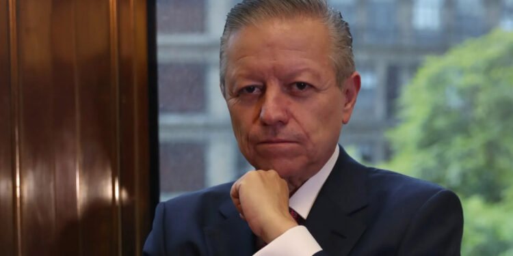 AMLO acepta renuncia de Zaldívar a la SCJN; va por terna de mujeres para futura ministra