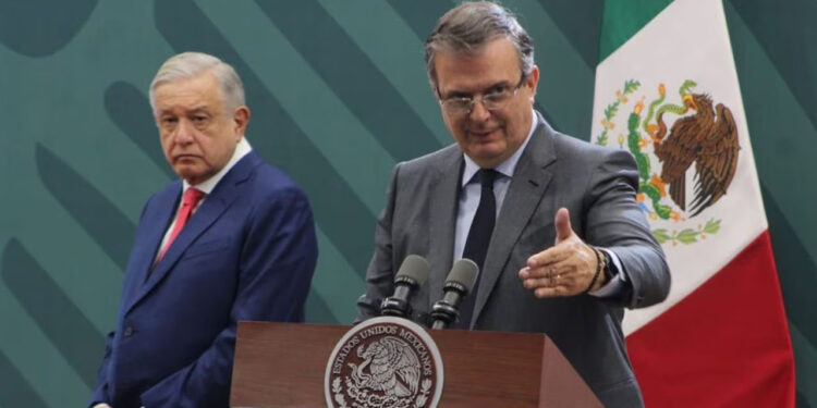 ¿Ambicioso vulgar? AMLO expresa postura sobre permanencia de Marcelo Ebrard en Morena