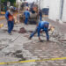 Repara Obras Públicas tramos con severos daños en la piedra pórfido en el centro histórico