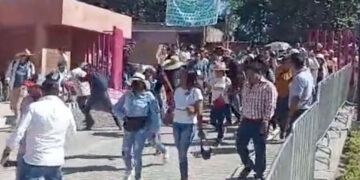 Había medios esperando a que me agredieran y humillaran en Guerrero: AMLO sobre portazo de maestros en CRIT