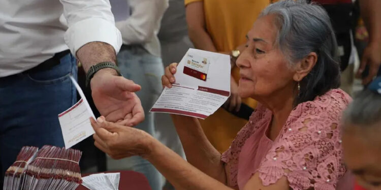 Se pretende reducir la edad mínima para quienes reciben la Pensión Bienestar