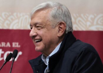 López Obrador enviará iniciativa de ley para mantener cobro de IVA e ISR al 50%