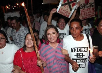 Arranca Xóchitl Gálvez de madrugada en Coyuca