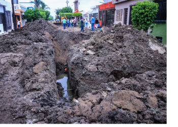 Avanzan reposición de tubería de drenaje colapsado en San Jorge
