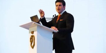 Samuel García asume nuevamente el cargo como gobernador de NL; el 2 de diciembre regresará a precampaña rumbo al 2024