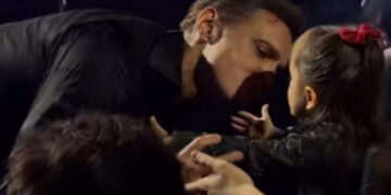 VIDEO: Luis Miguel besa a niña en concierto y crea polémica, ¿fue en la boca?
