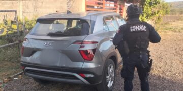 Grupo Élite de la PEP recupera camioneta que había sido robada horas antes en la Miguel Hidalgo, en Culiacán