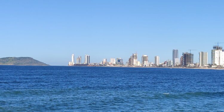Viernes despejado en Mazatlán con temperaturas agradables