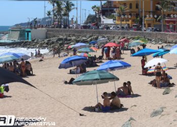 Cierre de playa Olas Altas en Mazatlán tras ser declarada no apta para bañistas por Cofepris