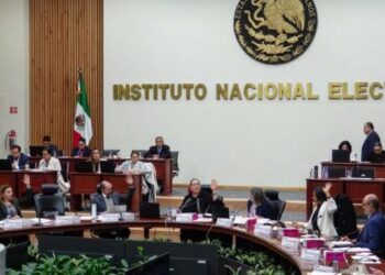Ajusta INE multa a Morena y aliados a 77 millones de pesos por gastos no reportados de sus “corcholatas”