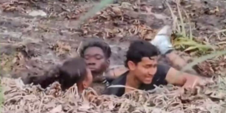 IMÁGENES FUERTES: migrantes viven momentos de pánico al querer cruzar a EU, padre muere ahogado frente a su hijo