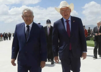 ‘Sinceridad’ de Ken Salazar aceptar que 70% de armas de crimen organizado en México llegan de EU: AMLO