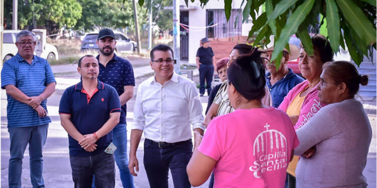 ”Tengo esperanza y fe que él nos va a apoyar”: Vecinos de Santa Fe reciben a Edgar González