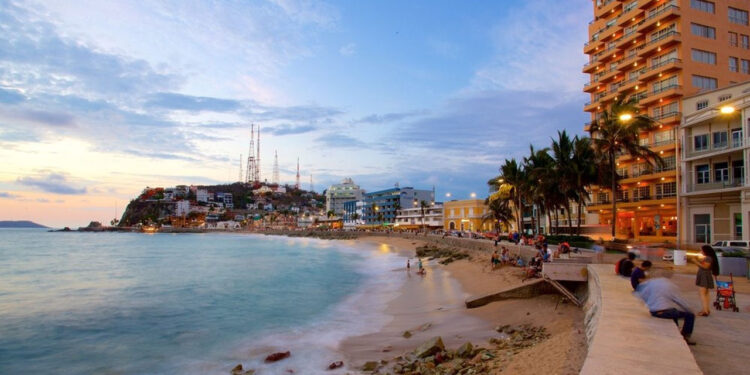 Olas Altas en Mazatlán entre las playas más contaminadas de México según Cofepris