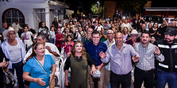 Al ritmo de la banda sinaloense, se ilumina la comunidad de El Roble