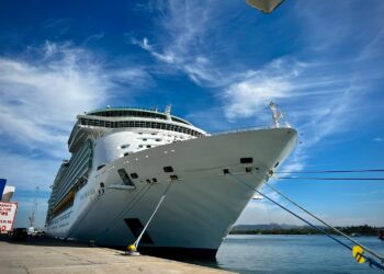 Mazatlán recibe al crucero Navigator of the Seas con más de 5 mil visitantes a bordo