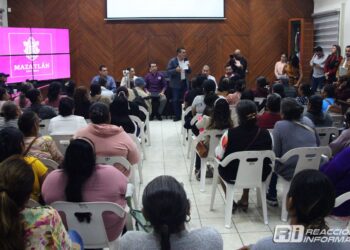 Desplazados de zonas serranas de Mazatlán exigen al alcalde ser atendidos con sus demandas