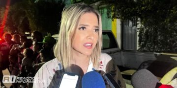 Estrella Palacios trata de evadir a la prensa en evento político de Morena