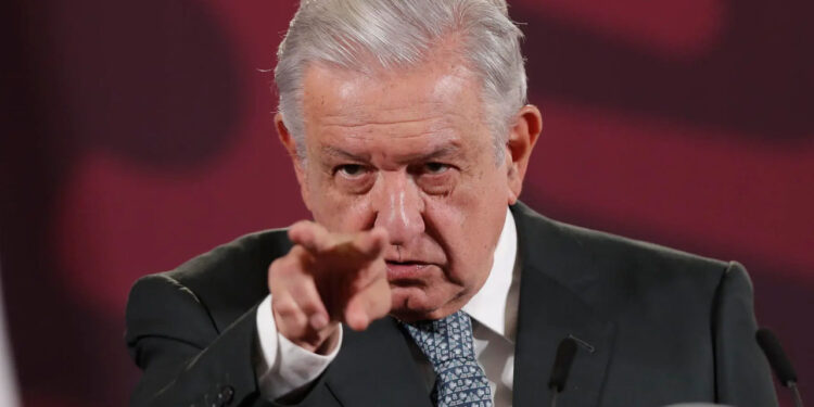 López Obrador busca que jubilados reciban su sueldo en activo con su reforma de pensiones