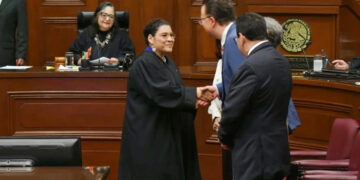 “No es de la élite, ya con eso vamos de gane”: AMLO celebra investidura de la ministra Lenia Batres