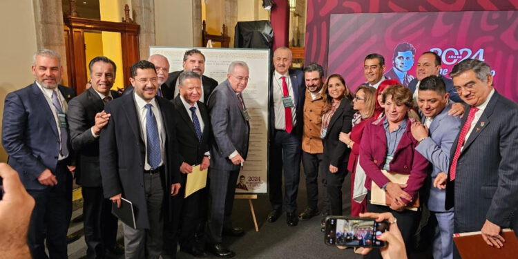 Rocha firma convenio con el presidente López Obrador para entrada en operación del IMSS Bienestar en Sinaloa