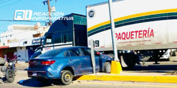 Choque en Avenida Principal de Villa Unión: Kia y Sentra colisionan