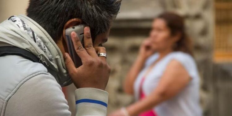 Buscan en San Lázaro que saldo de recargas de celulares no tengan fecha de expiración