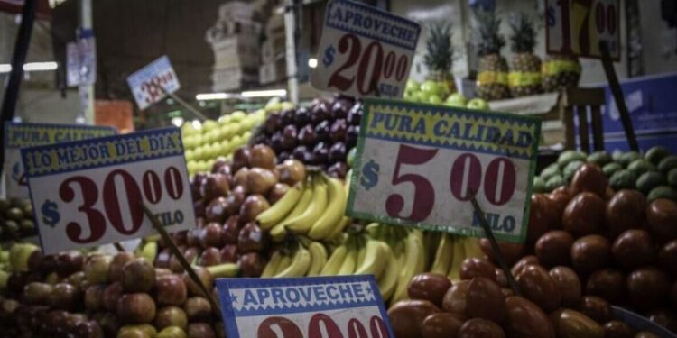 La inflación en México sigue acelerándose: se ubicó en 4.9% en la primera quincena de enero
