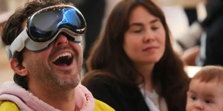 ¡Atención amantes de la realidad virtual! Apple lanza sus gafas Vision Pro