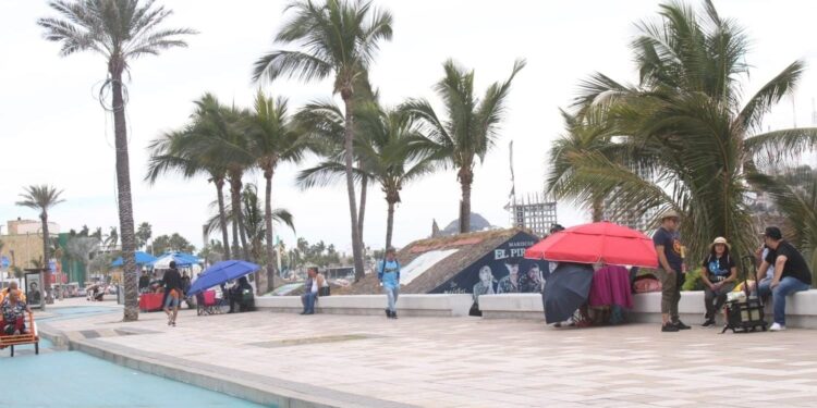 Retiran a personas que acampaban para apartar espacios para primer desfile de carnaval