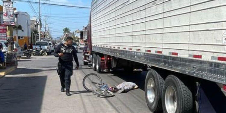 Fallece adulto mayor arrollado por un tráiler en Escuinapa