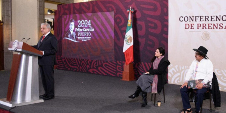 AMLO dice que el INE debe investigar las publicaciones en redes que lo vinculan con el narcotráfico y acusa a la oposición de financiar bots