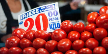Precio del jitomate mejora y baja inflación en febrero