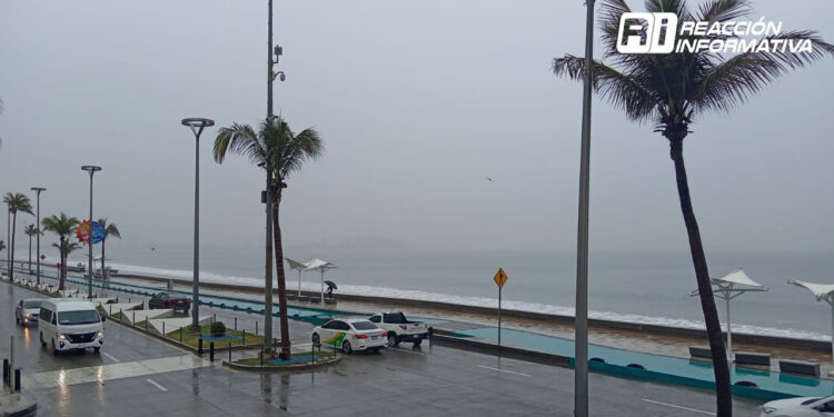 Lluvias moderadas sorprenden a Mazatlán esta mañana ¿Continuarán durante el día?