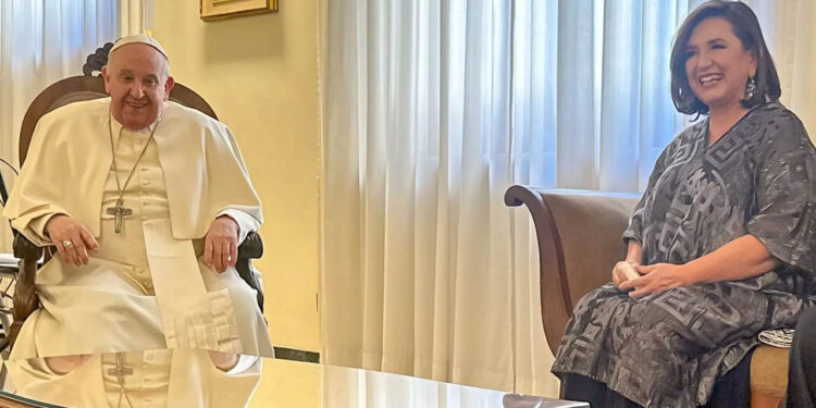 Xóchitl Gálvez lamenta, tras verse con el papa, que México “no ha respetado” a la migración