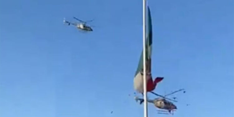 Video: Captan a helicóptero cortar la Bandera monumental en el Campo Militar 1