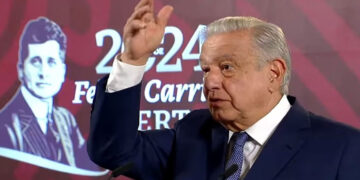 “No fue un error, que cambie su teléfono”: AMLO tras dar a conocer información de periodista de NYT
