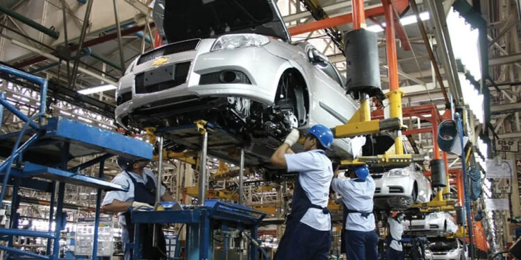Industria automotriz espera producir más de 4 millones de vehículos en 2024