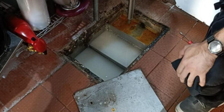 Avanza primera fase del operativo de revisión de trampas de grasa