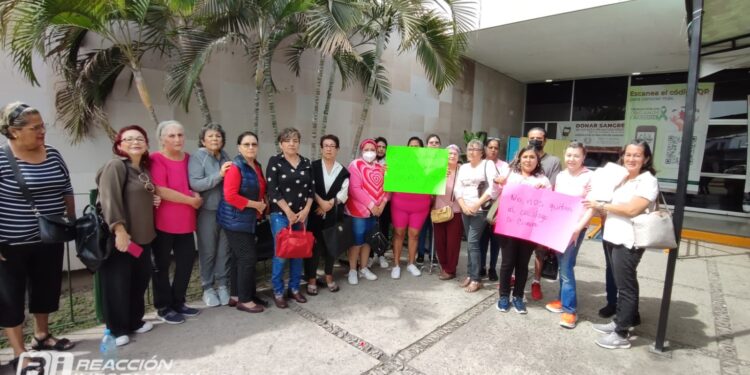 ‘Estamos hablando de vidas’; Pacientes oncológicos buscan que se cubran ambos turnos con oncólogos en el IMSS