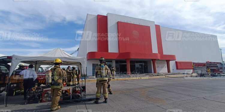 Se incendia Cinemex de Av. Insurgentes en Mazatlán