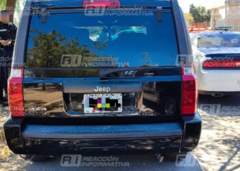 Mujer motociclista resulta lesionada tras ser embestida por camioneta Jeep en Mazatlán