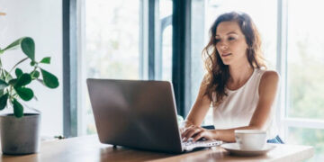 Mujeres millenials y centennials piden horarios flexibles en el trabajo