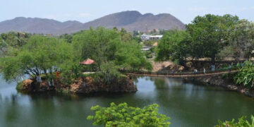 Joven se lanza de un puente colgante a laguna del Iguanero en Sinaloa y desaparece