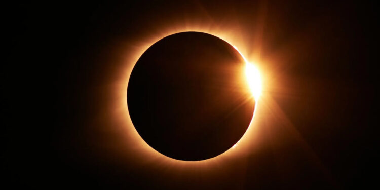 SEP amplía vacaciones de Semana Santa por eclipse de Sol