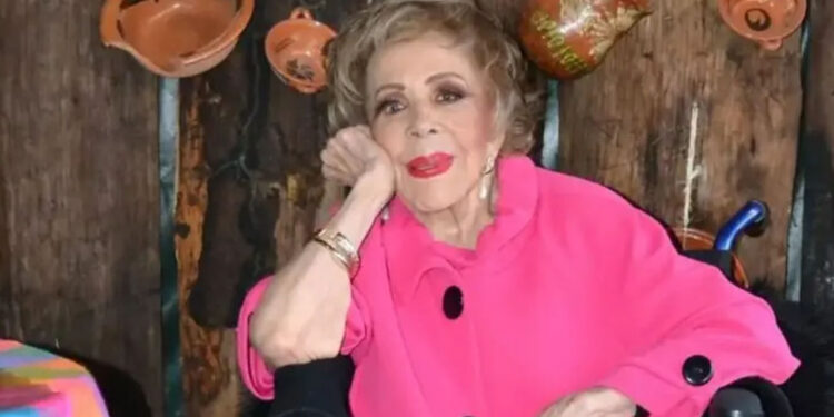 Silvia Pinal continúa hospitalizada ¿qué tiene la primera actriz?